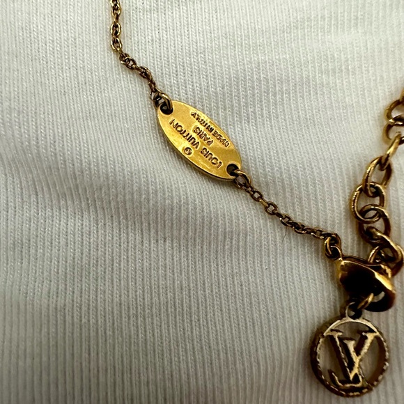 Louis Vuitton “C” pendant necklace - Picture 2 of 5